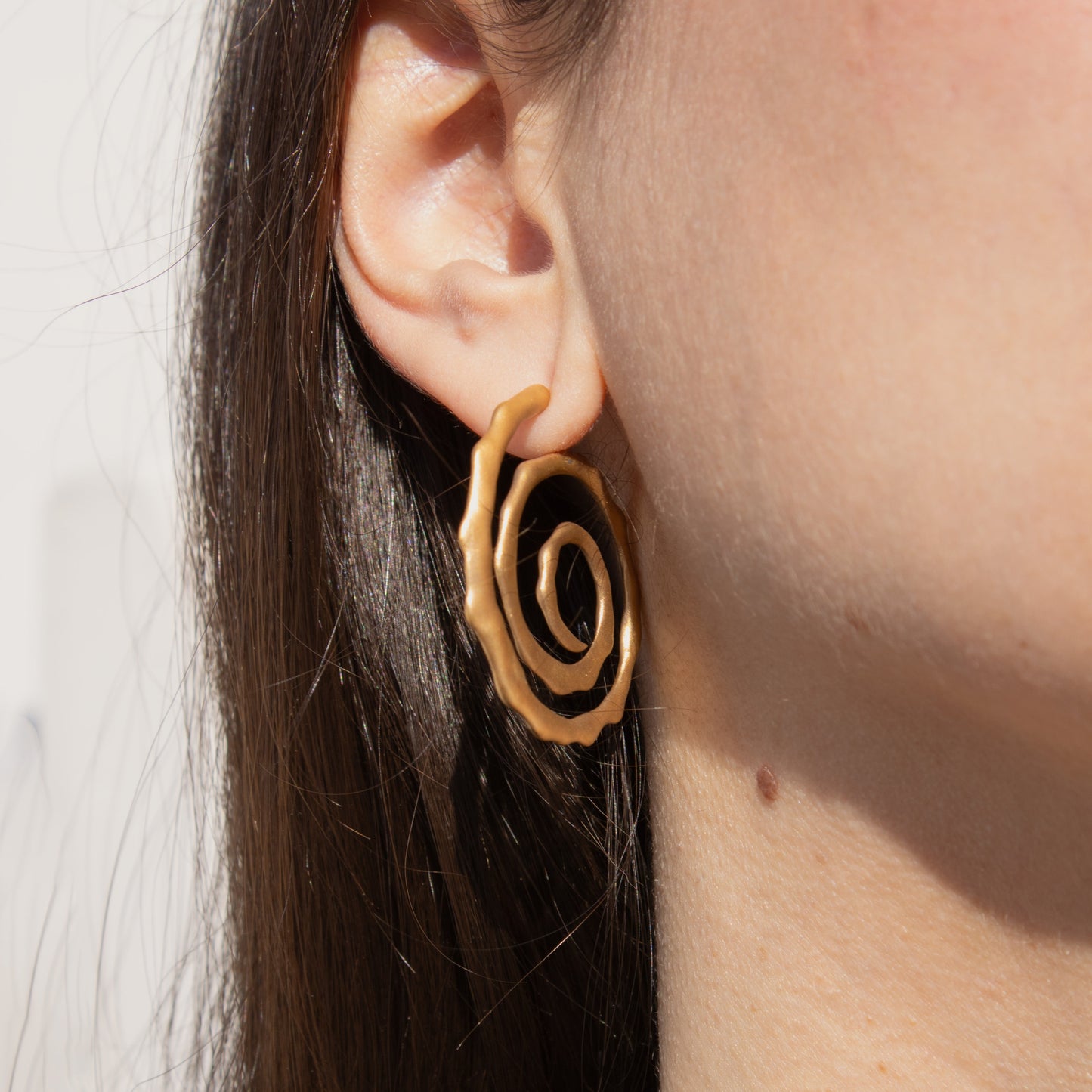 Pendiente Espiral Oro Mate Salá