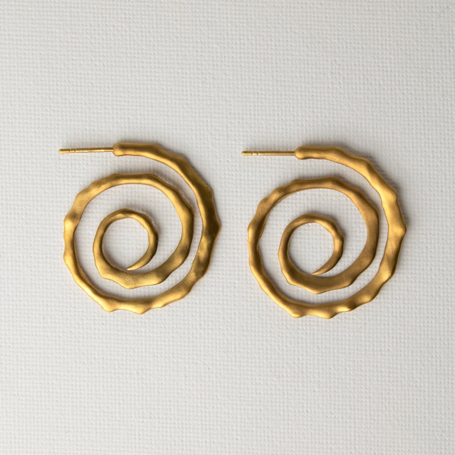 Pendiente Espiral Oro Mate Salá