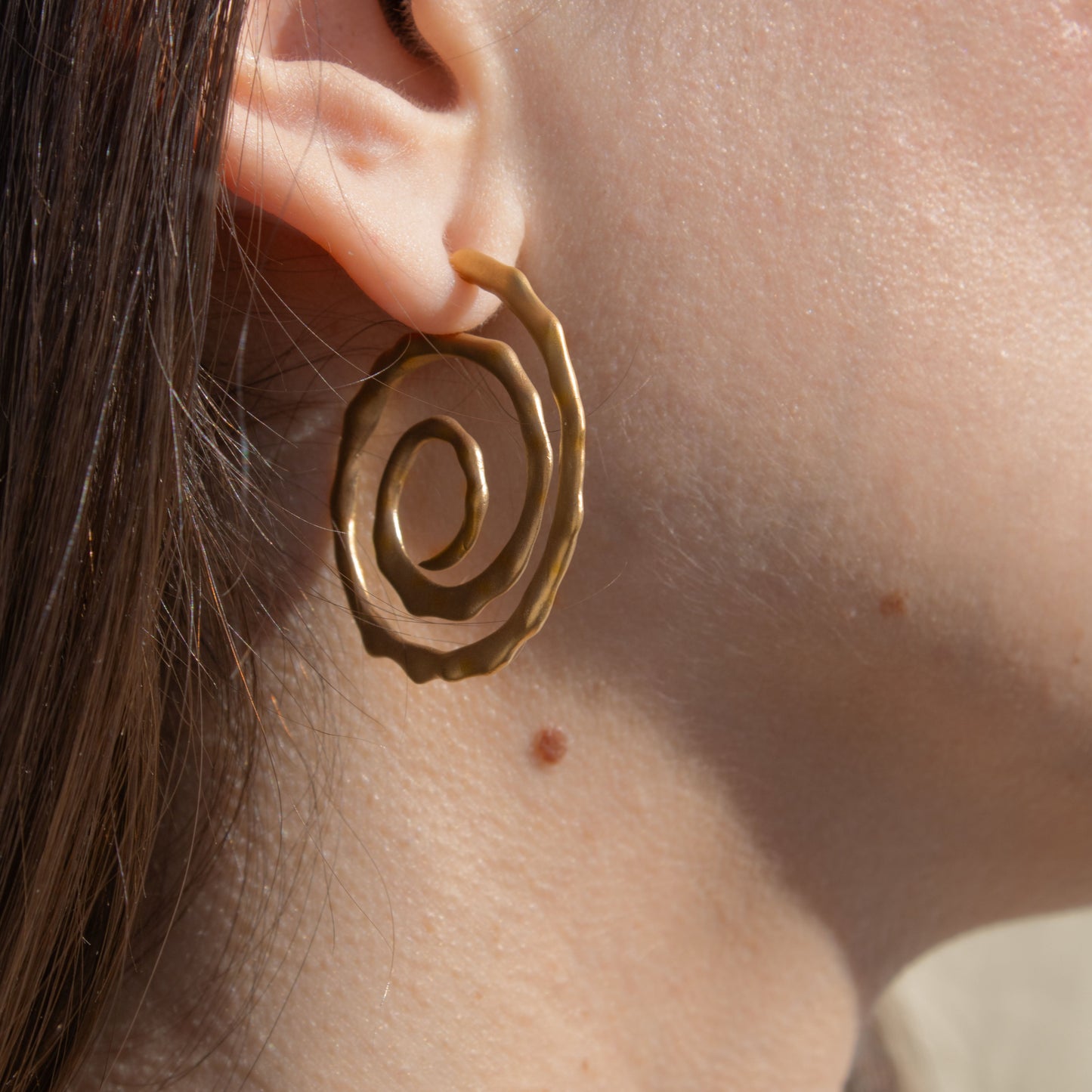 Pendiente Espiral Oro Mate Salá