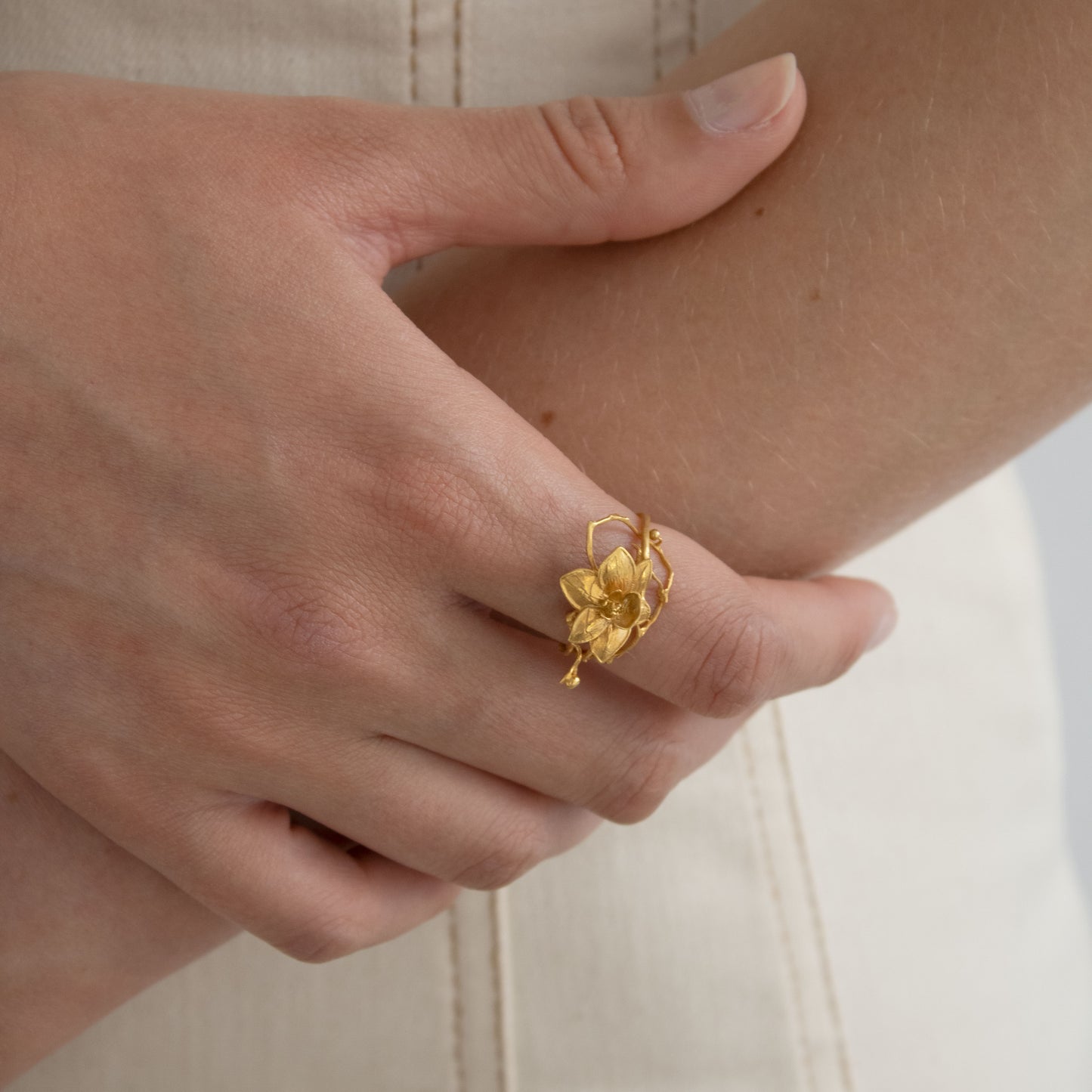 Anillo Orquídea Oro Sala 3