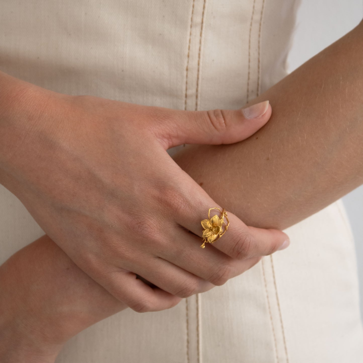 Anillo Orquídea Oro Sala 4